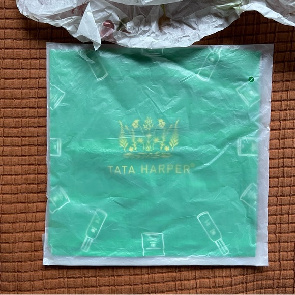 2025 Tata’s Cyber Week Gift Set - Picture 7 of 9